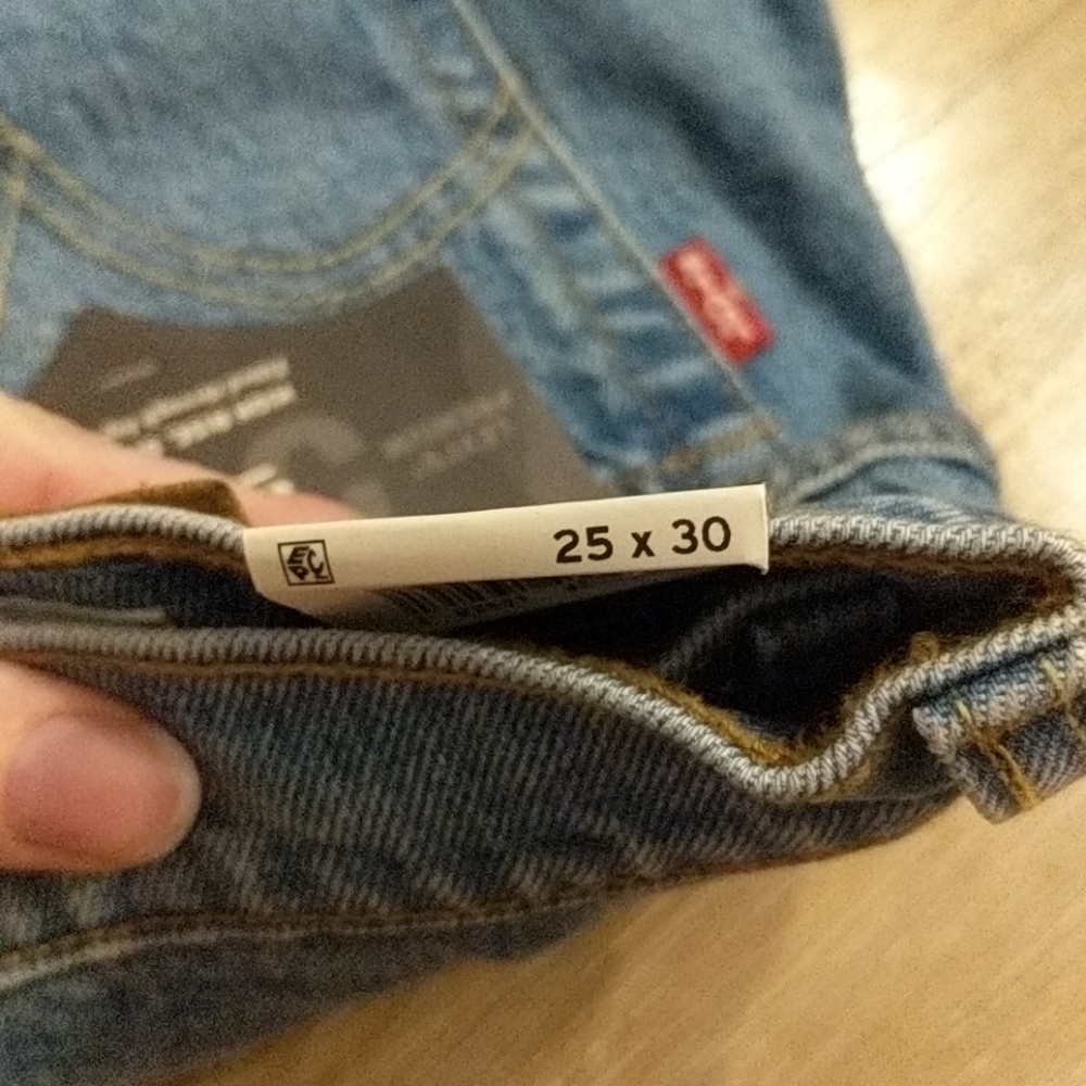 NWT Levi 501 High Rise Skinny Leg - Picture 3 of 3